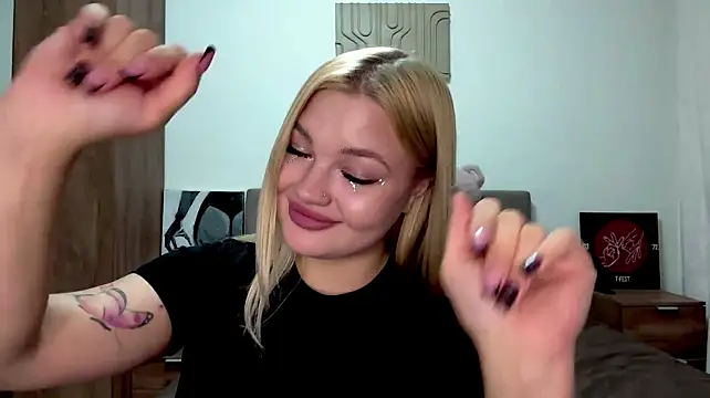 LorriHeppeard live cam on StripChat