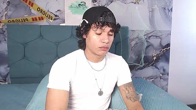 MaximilianRoth live cam on StripChat