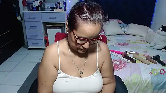 pervert_mommy_ live cam on StripChat
