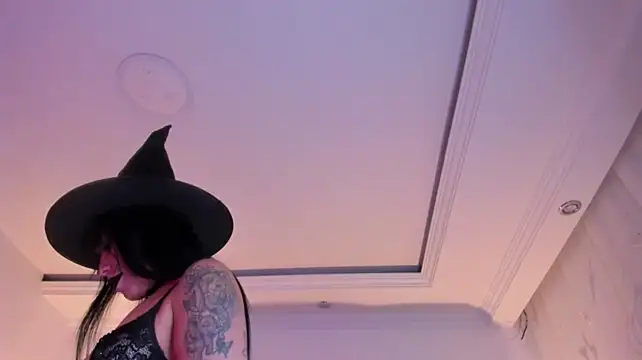 SusanVilla live cam on StripChat