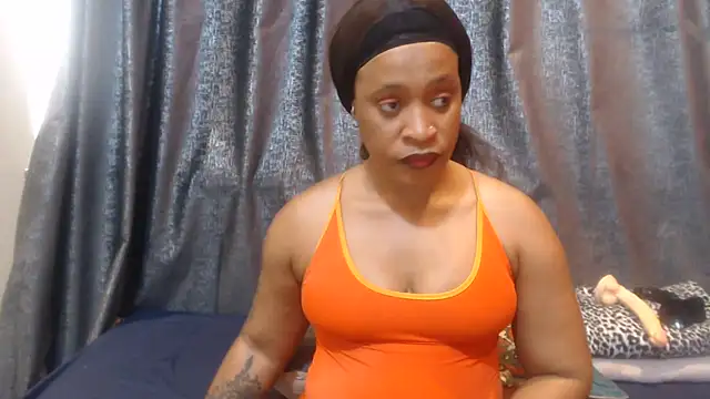VelvetBooty live cam on StripChat