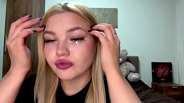 LorriHeppeard live cam on StripChat