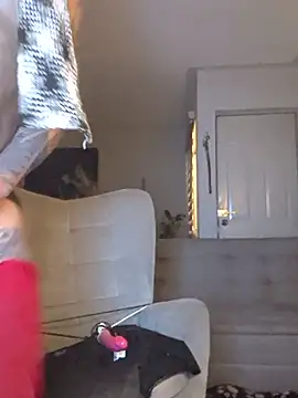chesarin live cam on StripChat