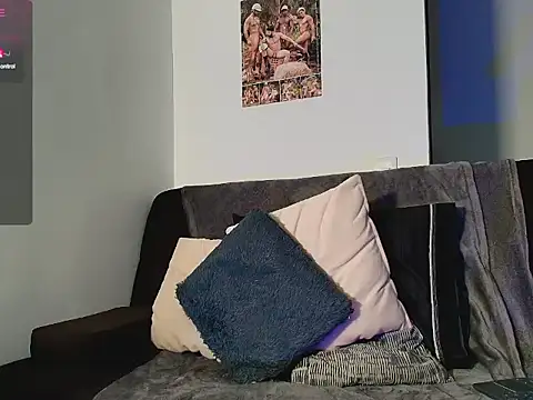Lucio__Fox live cam on StripChat