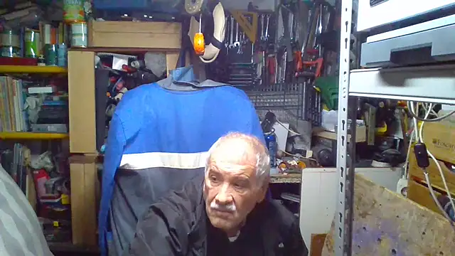 nonnomaturobisex (M grandpa) - giocare con il cazzo,culetto,piedi,altro