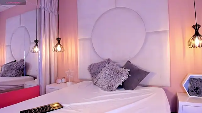 MiiaaVelvett__