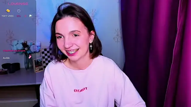KindHazelHere_ live cam on StripChat