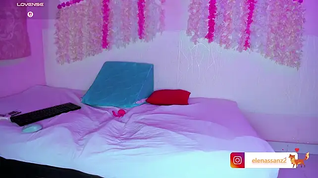 Elena_Sanz live cam on StripChat