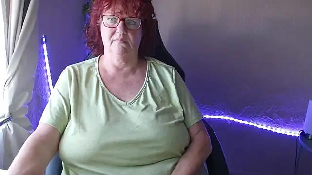 GrandJo69 live cam on StripChat