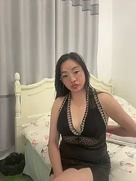 Linn_09 live cam on StripChat