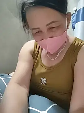 squirtpussy1x live cam on StripChat