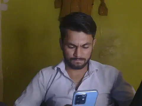 Stubborndesiboy live cam on StripChat