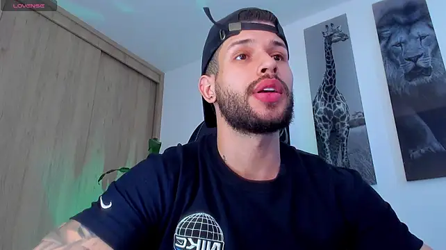 Santos_ramirez1 live cam on StripChat
