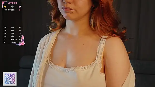 IlianaGoller live cam on StripChat