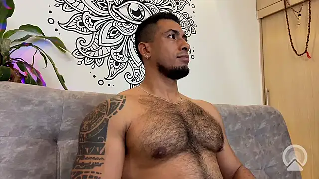 aaroncolombia live cam on StripChat