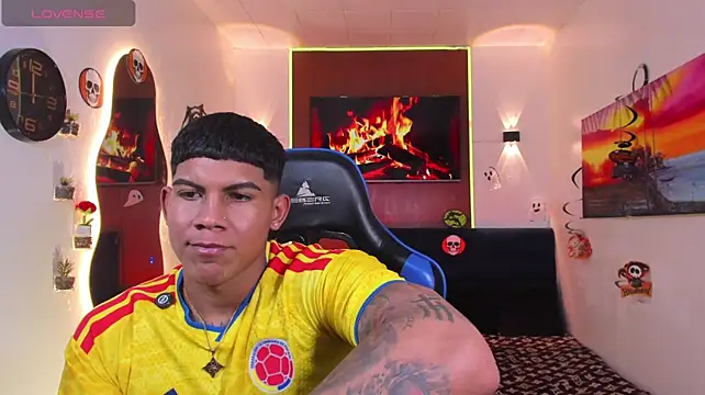 Damian_latinxxx live cam on StripChat