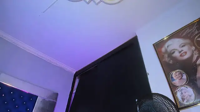 Ciara_HotTs live cam on StripChat