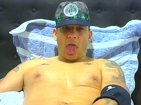 altenori live cam on StripChat