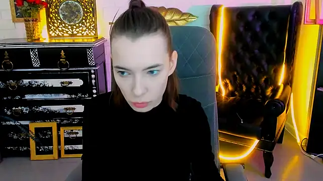 ElzaMadison live cam on StripChat