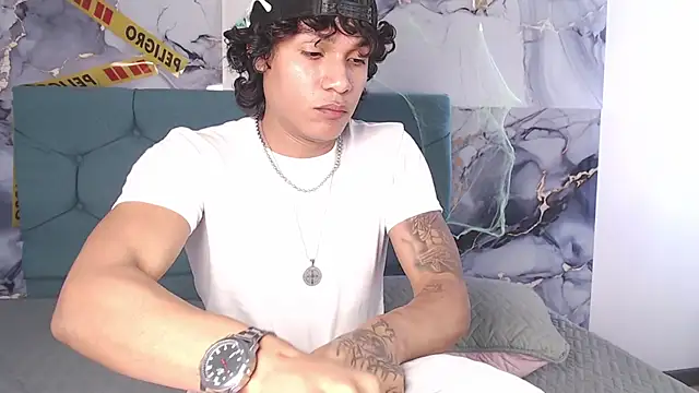 MaximilianRoth live cam on StripChat