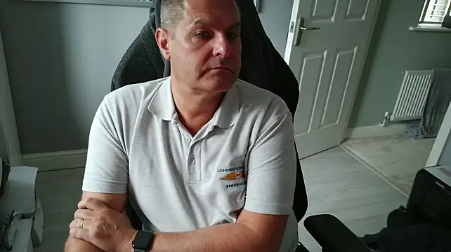 richard_uk56 (M mature) - Lube up and get stroking