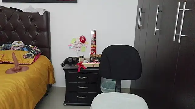 Grace_mature_milf