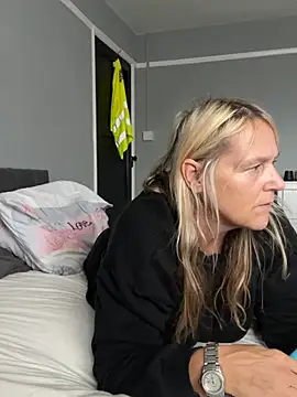 Blondnboujee53