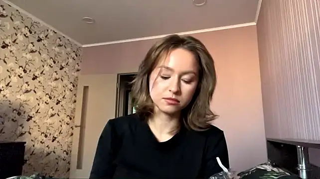 LindaPlavnik live cam on StripChat