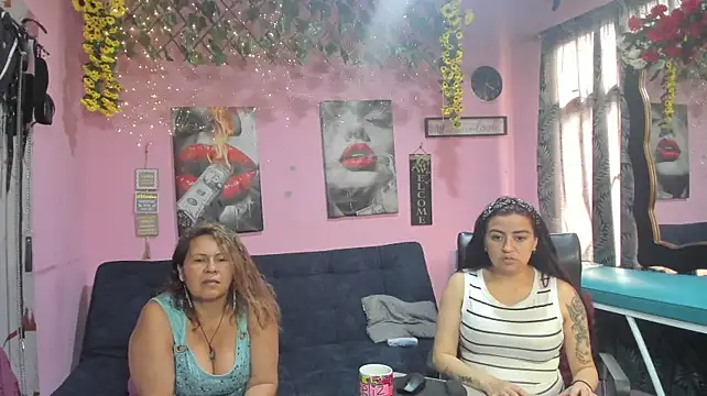 lesbiancuple live cam on StripChat