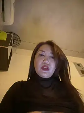 biqbiq122 live cam on StripChat