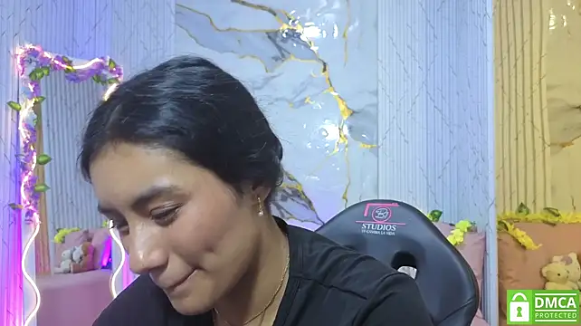 PEACHY_TAY live cam on StripChat