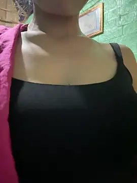 Bea_Mochi live cam on StripChat