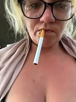 TrashleyRosebud live webcam