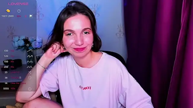KindHazelHere_ live cam on StripChat