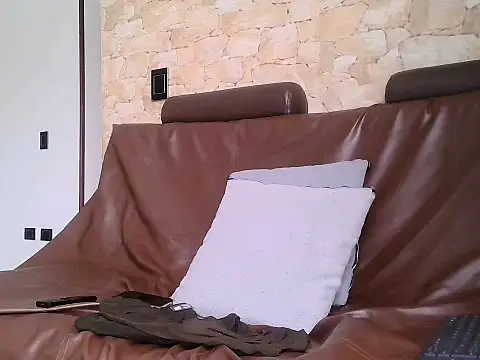 YakedCrus live cam on StripChat