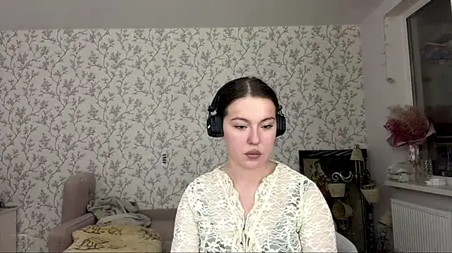ElizbethPizza live cam on StripChat
