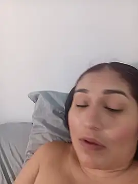 Milf_Mia23 live cam on StripChat