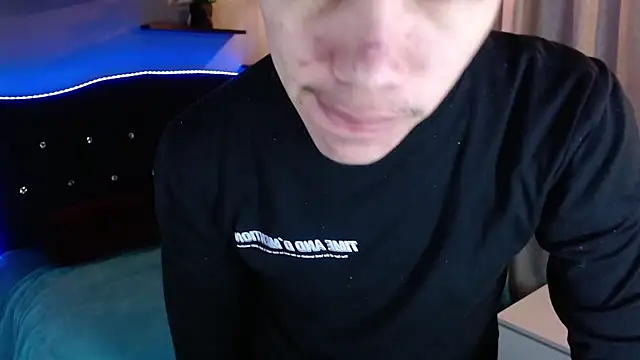 haku_nayro live cam on StripChat