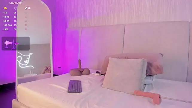 Arya-02 live cam on StripChat