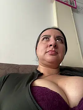 Abril_Luv live cam on StripChat