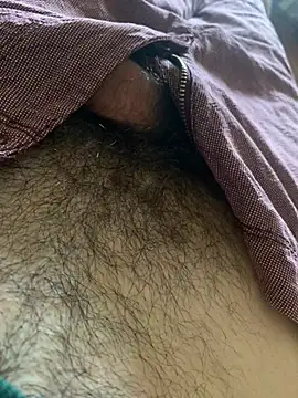 MuzzyFacing live cam on StripChat