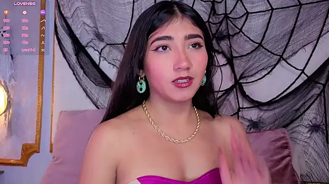 Mariana_Kalo live cam on StripChat