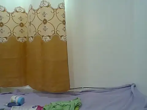 SweetSlim11 live cam on StripChat