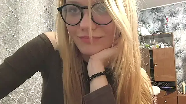 ElinDammrich live cam on StripChat