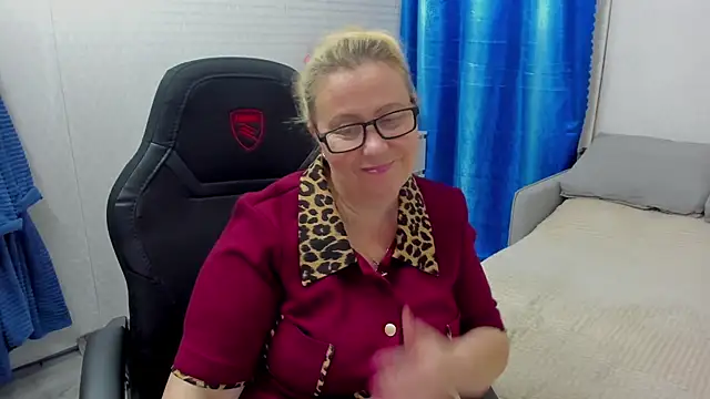 frau_marta (F mature) - surprise
