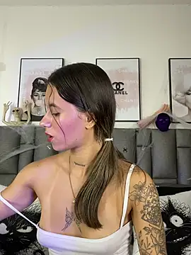 JuliaColemann live cam on StripChat