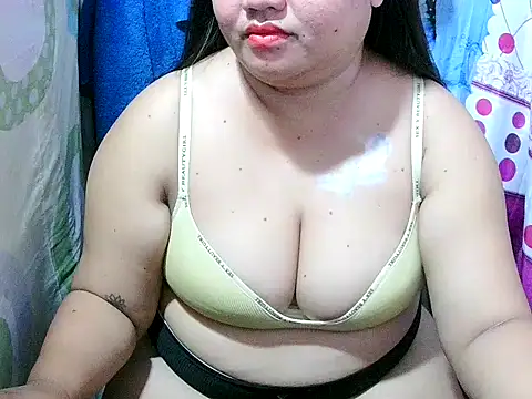 Chubbymomsh live cam on StripChat