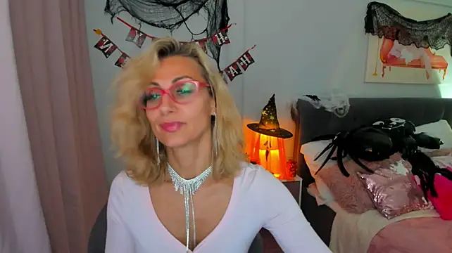 MuseOfStage live cam on StripChat