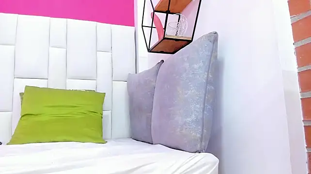 Katecurvy_hot69