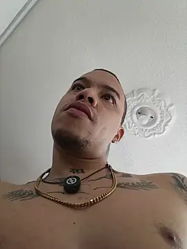 AlphaMasterXxx live cam on StripChat